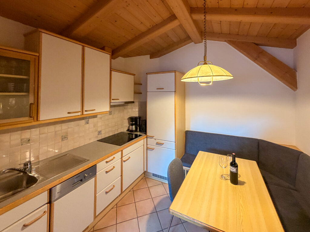 Apartment 402 img 0093